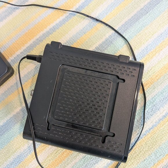 Motorola SURFboard SB6121 Modem - Picture 6 of 7